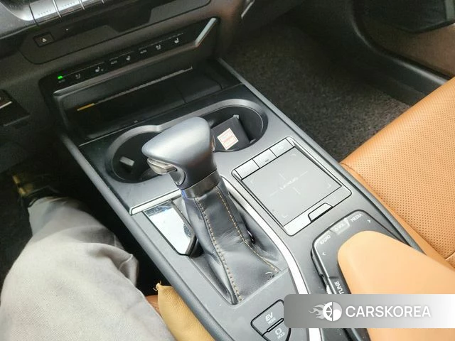 Lexus UX250h id 3924606 из Кореи 8