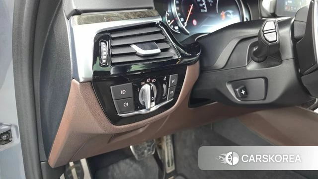 BMW 5 Series (G30) id 4667866 из Кореи 8