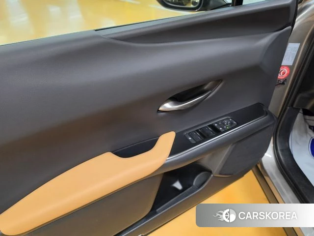 Lexus UX300h id 4691187 из Кореи 8