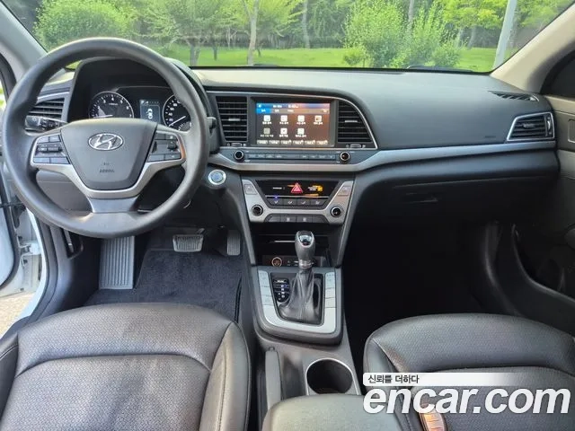 Hyundai Avante AD id 2873396 из Кореи 8