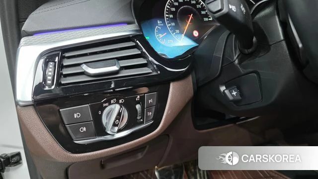 BMW 5 Series (G30) id 4196757 из Кореи 8