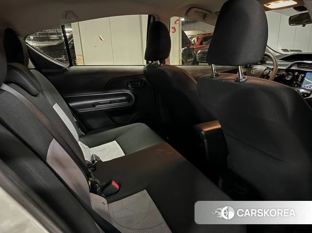 Toyota Prius C id 4363127 из Кореи 8