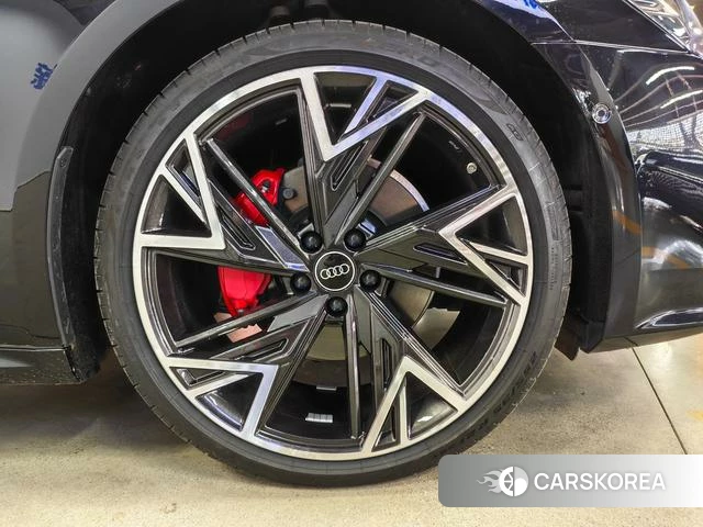 Audi A7L id 4274137 из Китая 8