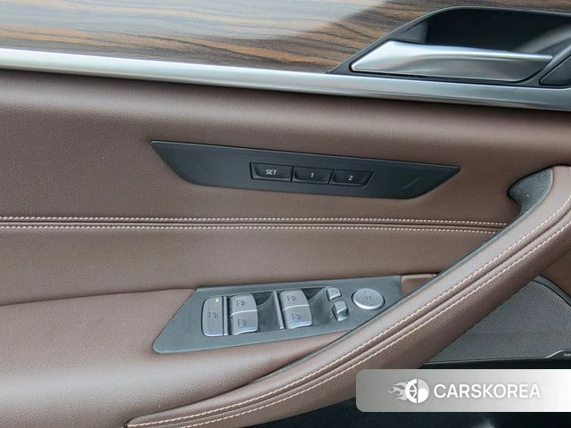 BMW 5 Series (G30) id 3860492 из Кореи 8