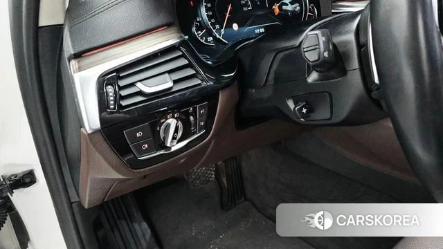 BMW 5 Series (G30) id 4751352 из Кореи 8