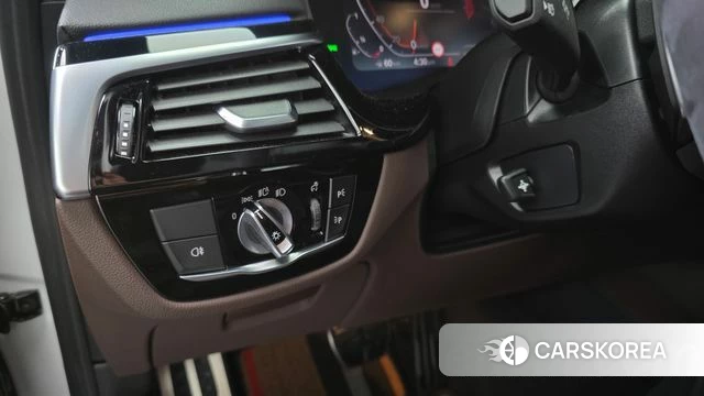 BMW 5 Series (G30) id 3871904 из Кореи 8