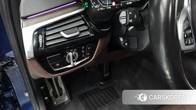 BMW 5 Series (G30) id 3028365 из Кореи 8