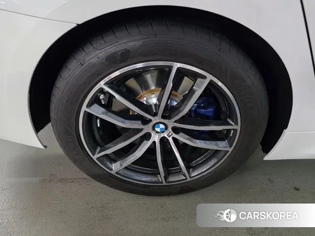 BMW 5 Series (G30) id 3487554 из Кореи 8