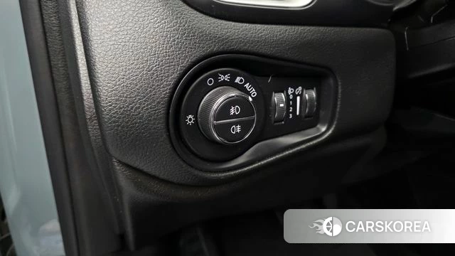 Jeep Renegade id 3924958 из Кореи 8