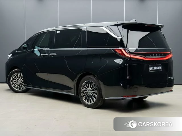 Lexus LM id 4262253 из Китая 8