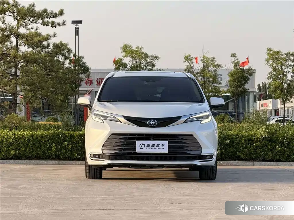 Toyota Sienna id 4653924 из Китая 8