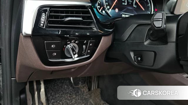 BMW 5 Series (G30) id 3845886 из Кореи 8