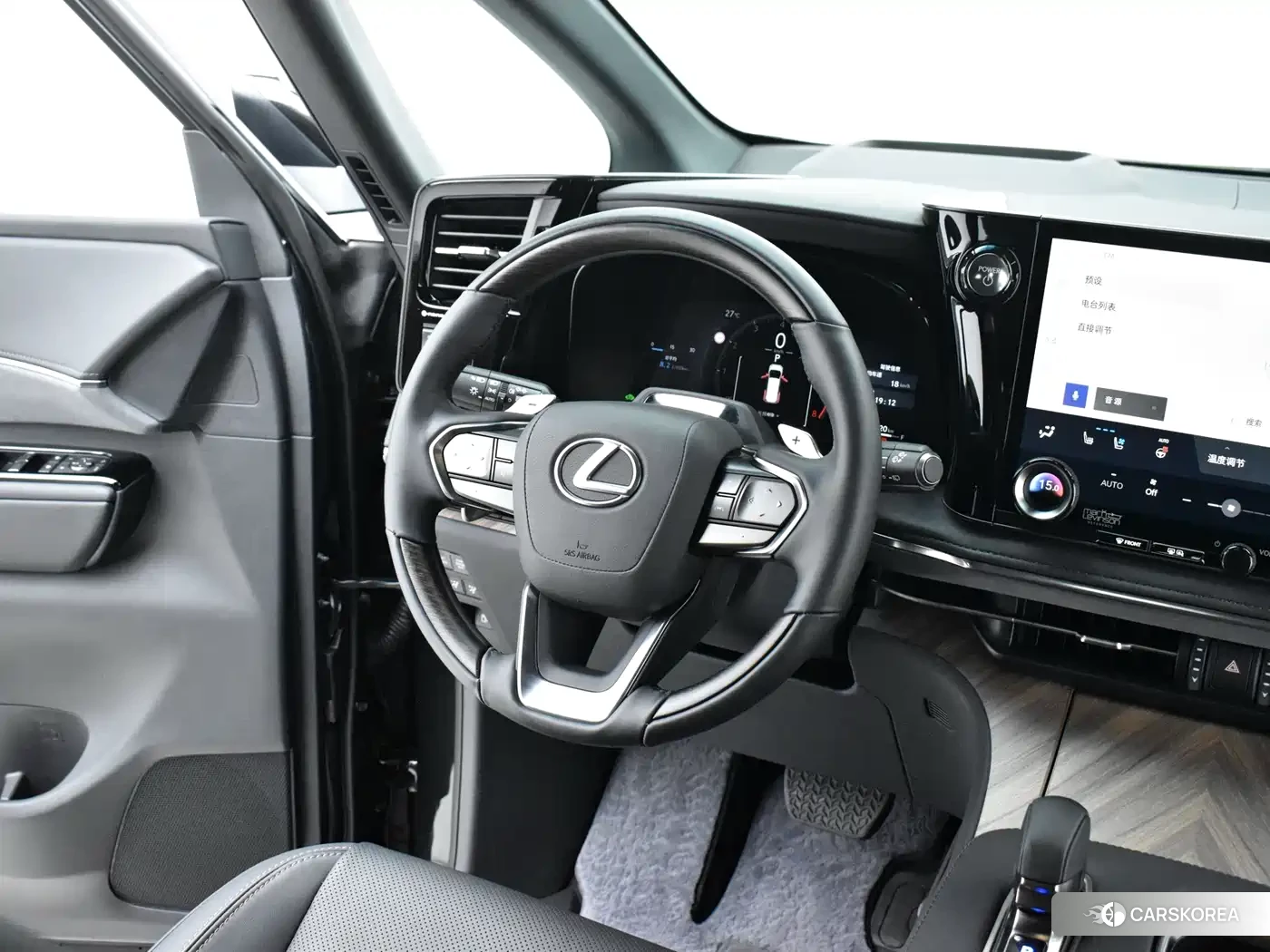 Lexus LM id 4559761 из Китая 8