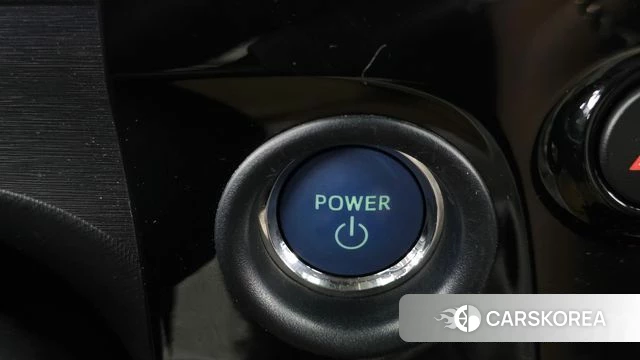 Toyota Prius C id 4760323 из Кореи 8