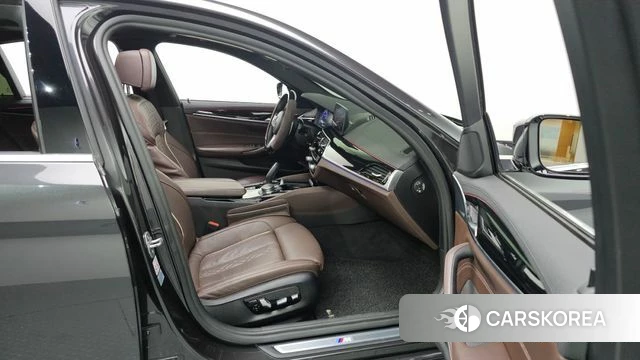 BMW 5 Series (G30) id 3942662 из Кореи 8