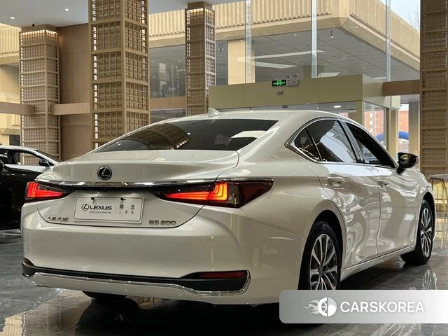 Lexus ES id 4262152 из Китая 8