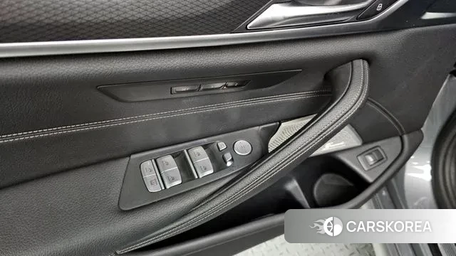 BMW 5 Series (G30) id 3420838 из Кореи 8