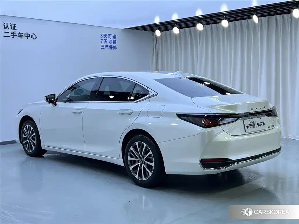 Lexus ES id 4547192 из Китая 8