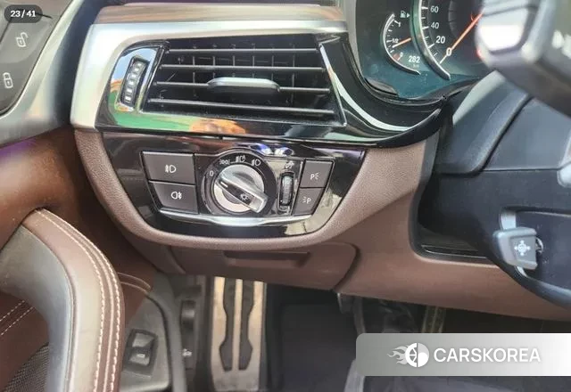 BMW 5 Series (G30) id 3098279 из Кореи 8