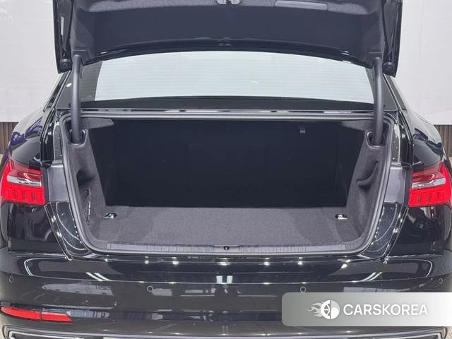 Audi A6L id 4333876 из Китая 8