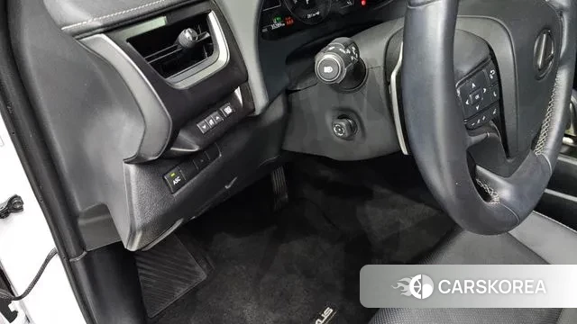 Lexus UX300e id 3421180 из Кореи 8