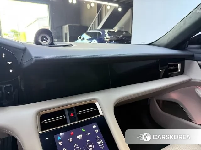 Porsche Taycan id 3063516 из Кореи 8