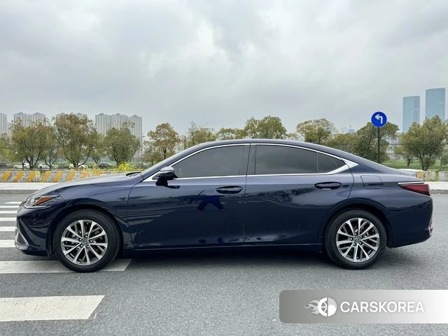 Lexus ES id 4278898 из Китая 8