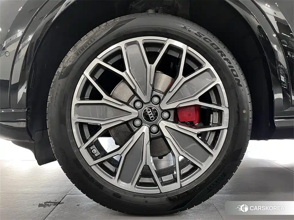 Audi Q5L id 4600376 из Китая 8