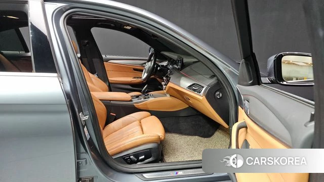 BMW 5 Series (G30) id 4737635 из Кореи 8