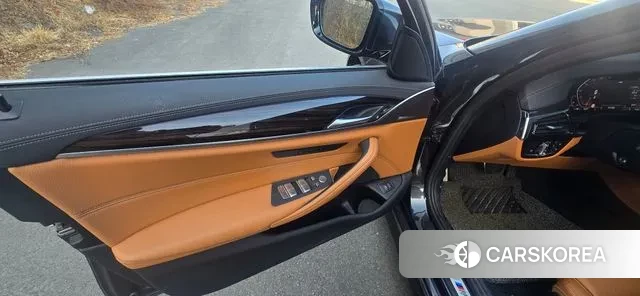 BMW 5 Series (G30) id 3660699 из Кореи 8