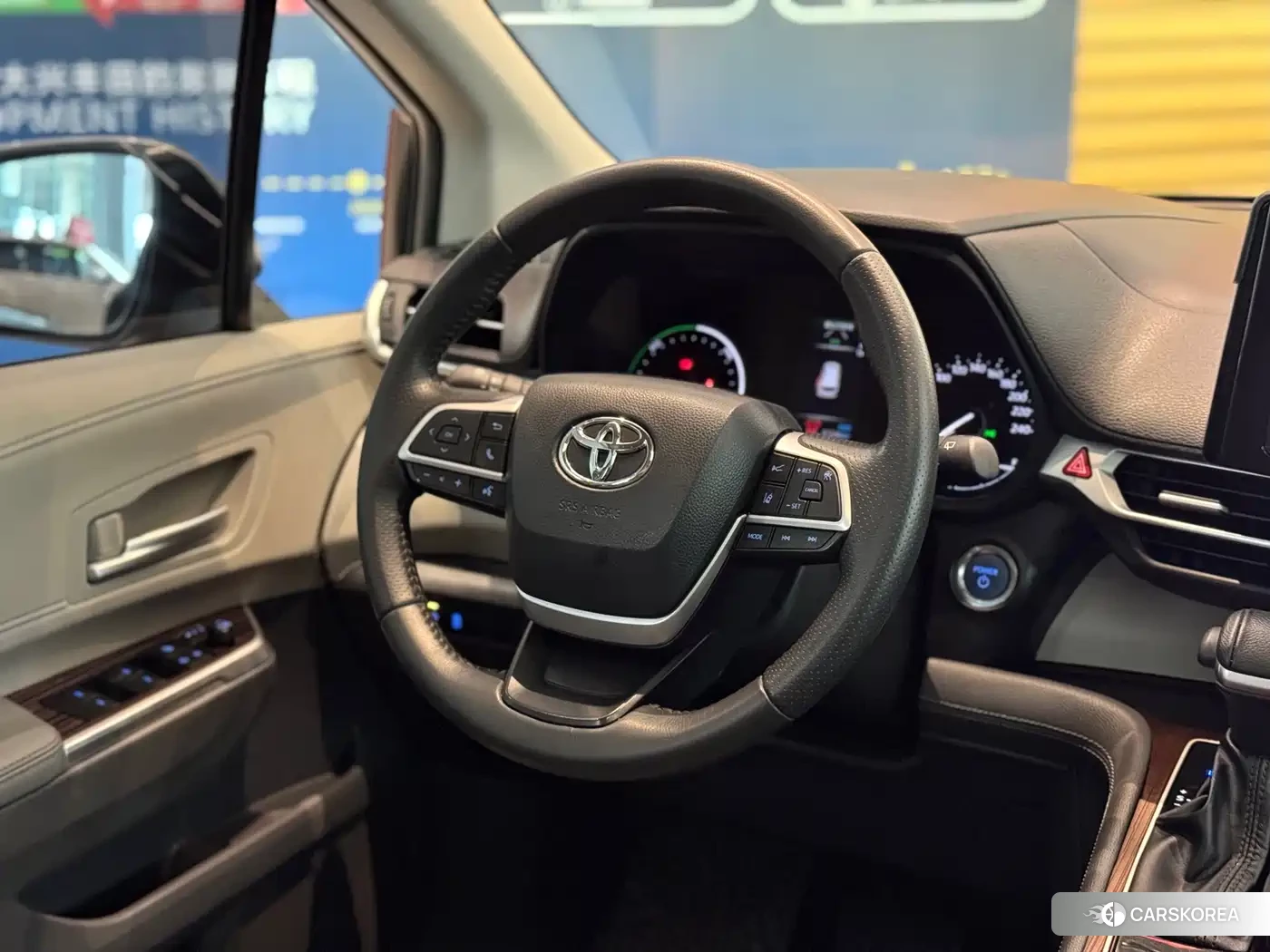 Toyota Sienna id 4547431 из Китая 8
