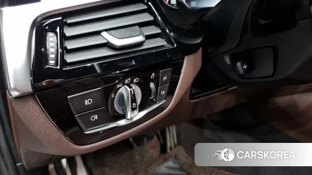 BMW 5 Series (G30) id 3345240 из Кореи 8