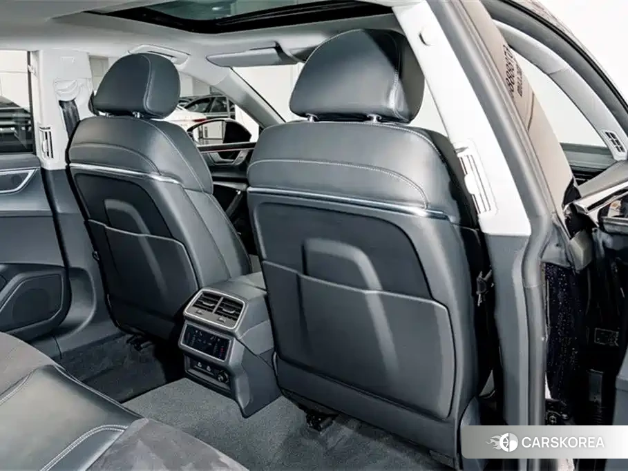 Audi A7L id 4545727 из Китая 8