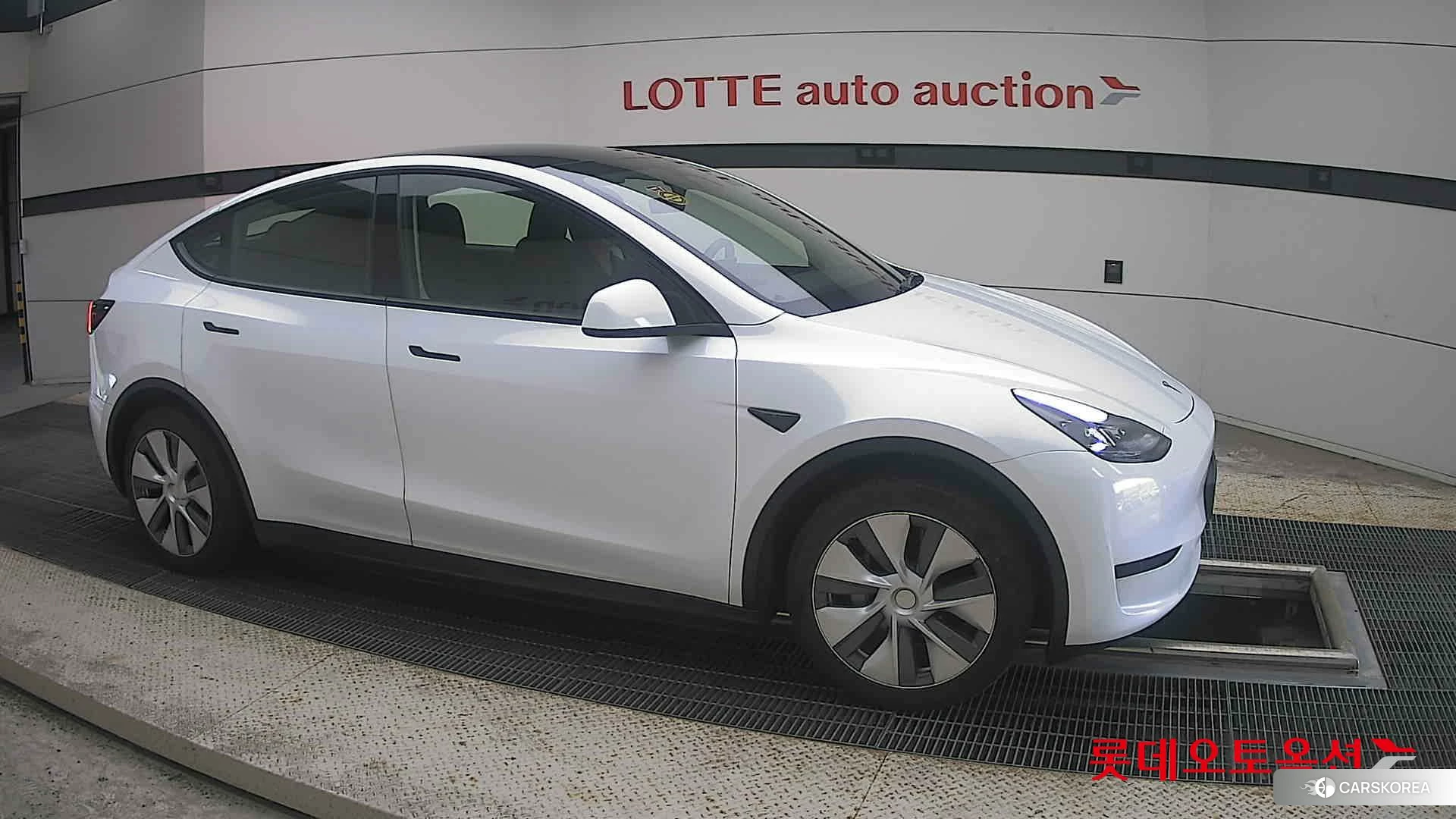 Tesla Model Y RWD id 4902616 из Кореи 8