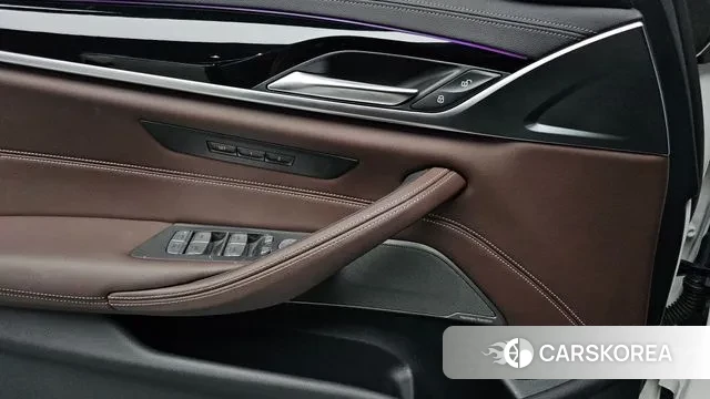 BMW 5 Series (G30) id 2884816 из Кореи 8