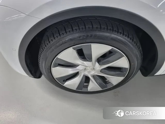 Tesla Model Y id 3463717 из Кореи 8