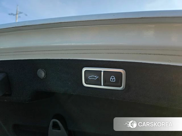 Hyundai Grandeur (GN7) id 3919692 из Кореи 8