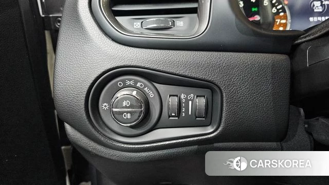 Jeep Renegade id 3844683 из Кореи 8