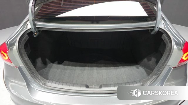 Hyundai Avante AD id 3894090 из Кореи 8