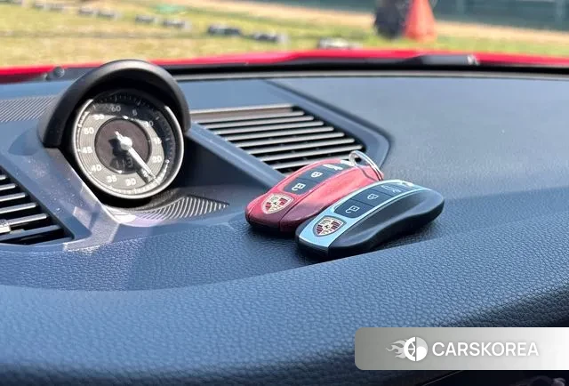 Porsche 911(992) id 3733264 из Кореи 8