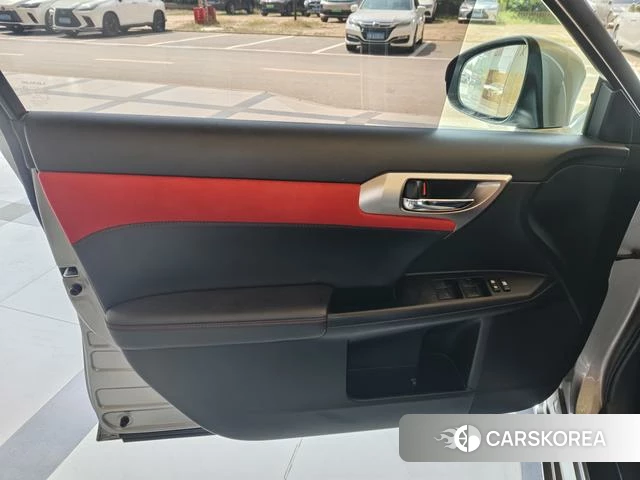 Lexus CT id 4272680 из Китая 8