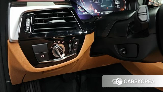 BMW 5 Series (G30) id 3953475 из Кореи 8