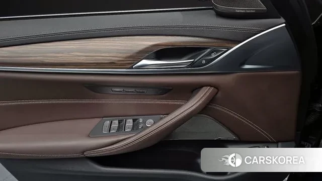 BMW 5 Series (G30) id 3601313 из Кореи 8