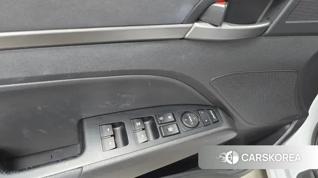 Hyundai Avante AD id 3077030 из Кореи 8