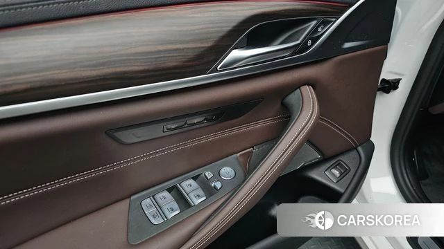 BMW 5 Series (G30) id 3838619 из Кореи 8