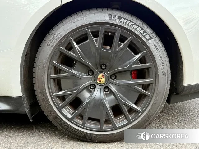 Porsche Taycan id 3734925 из Кореи 8