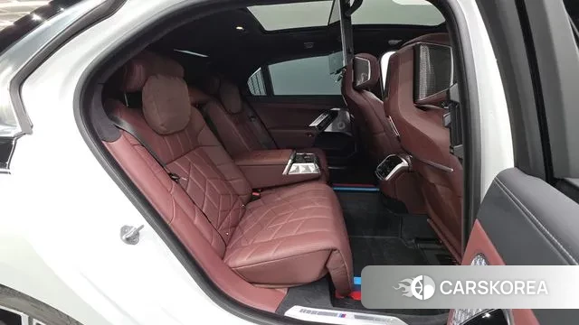 BMW 7 Series (G70) id 3496951 из Кореи 8