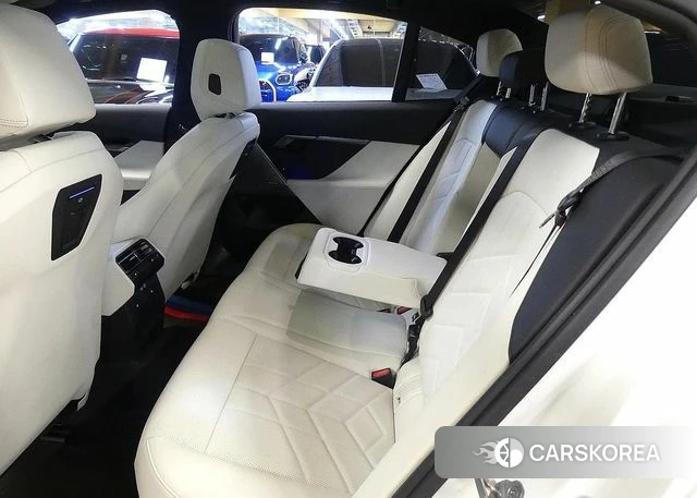 BMW 5 Series (G60) id 3838226 из Кореи 8