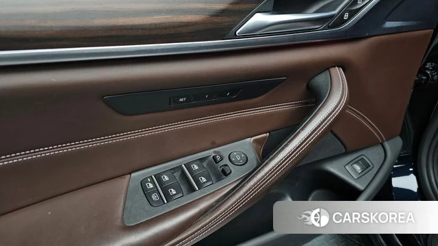 BMW 5 Series (G30) id 3808343 из Кореи 8