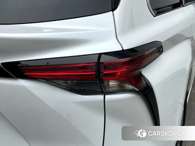 Toyota Saina id 4260180 из Китая 8